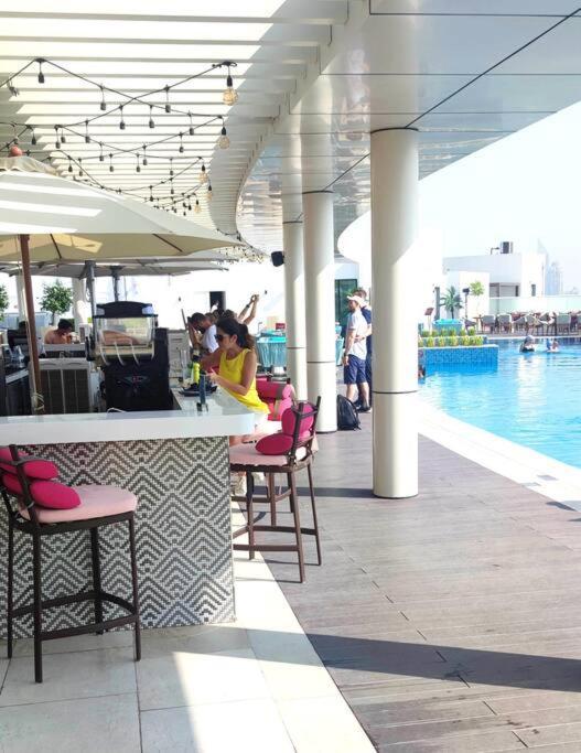 Amazing Apartment With Infinity Pool ドバイ エクステリア 写真